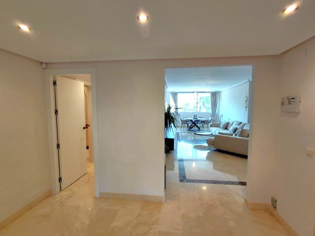 Apartamento con 2 Dormitorios  en Nagüeles