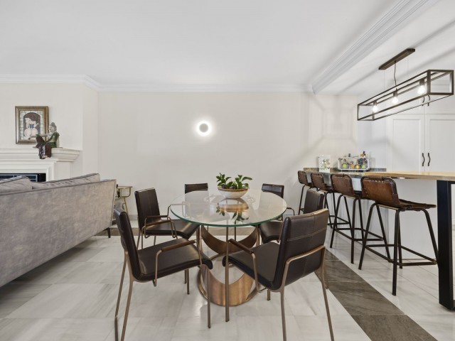 Apartamento con 2 Dormitorios  en Monte Halcones
