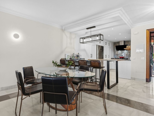 Apartamento con 2 Dormitorios  en Monte Halcones
