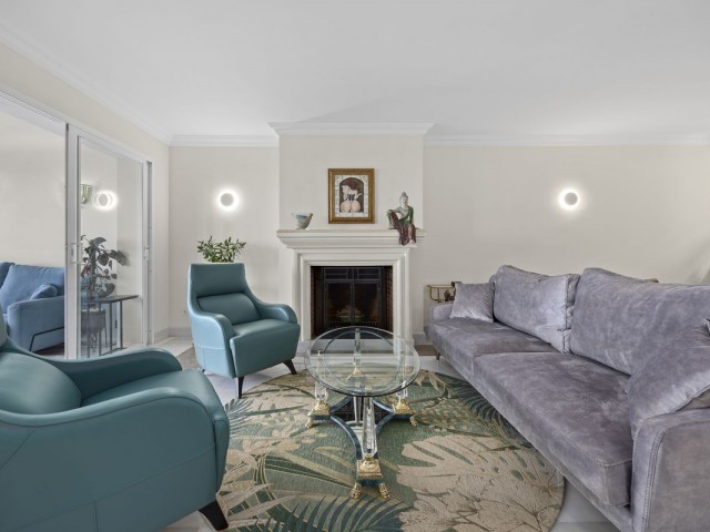 Apartamento con 2 Dormitorios  en Monte Halcones