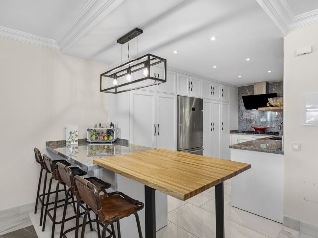 Apartamento con 2 Dormitorios  en Monte Halcones