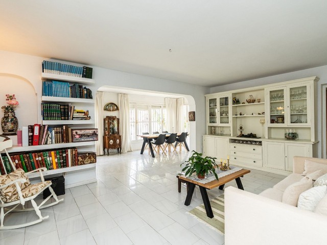 Villa, Rio Real, R5358046