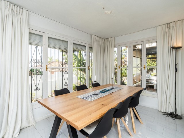 Villa, Rio Real, R5358046