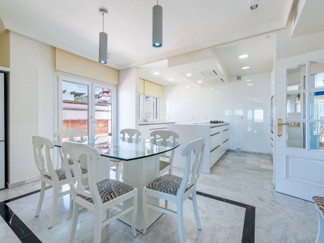 Villa con 5 Dormitorios  en La Capellania