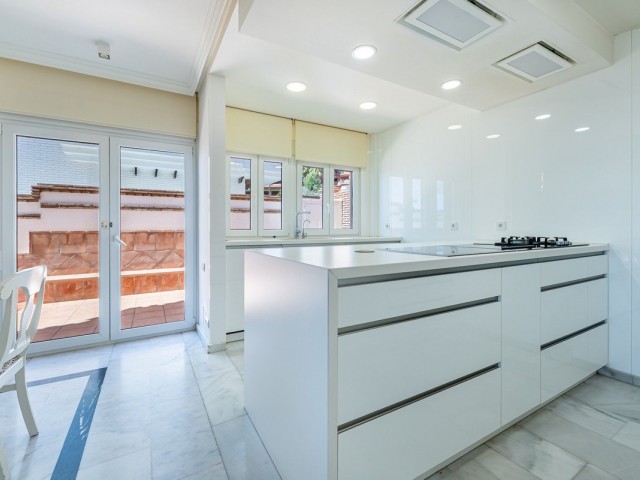 Villa con 5 Dormitorios  en La Capellania