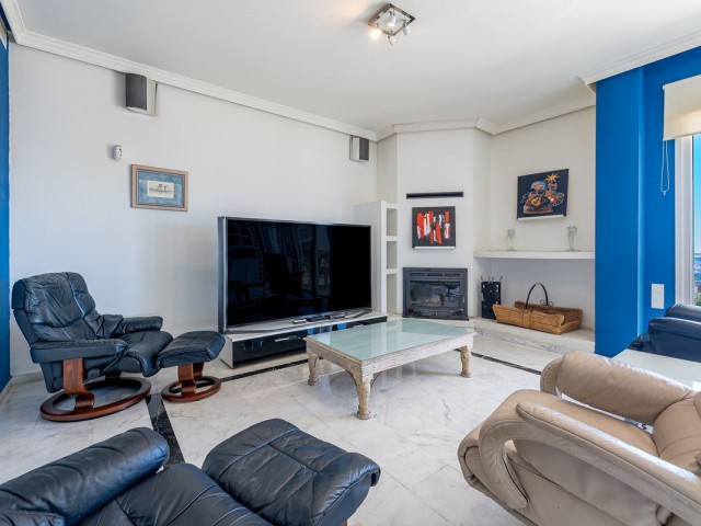 Villa con 5 Dormitorios  en La Capellania