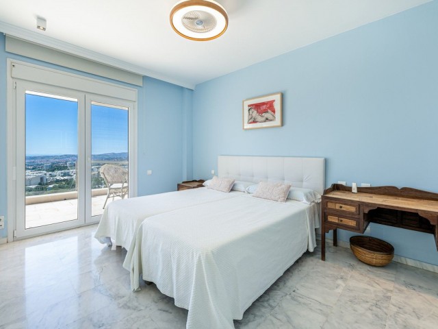 Villa con 5 Dormitorios  en La Capellania