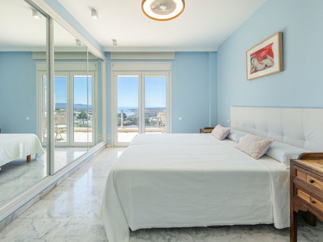 Villa con 5 Dormitorios  en La Capellania