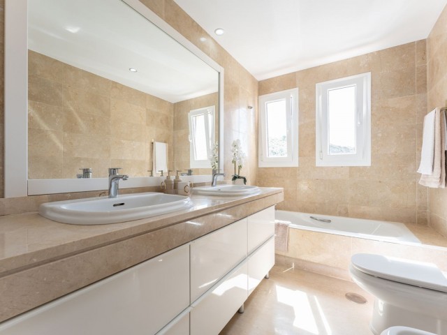 3 Bedrooms Apartment in Calahonda