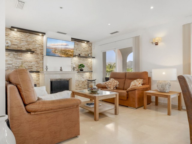 Villa con 5 Dormitorios  en Cerros del Aguila