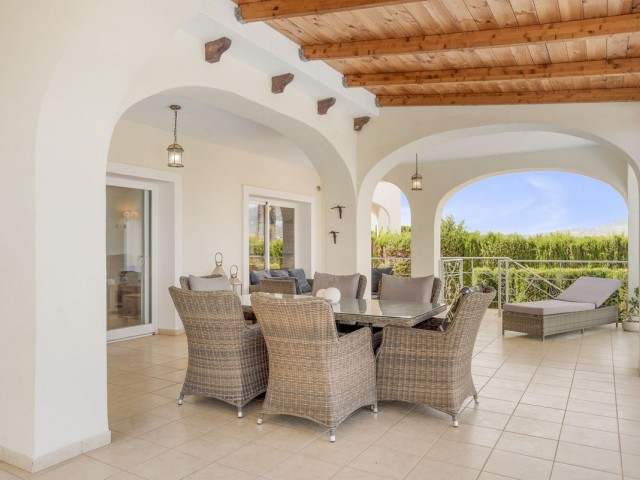 Villa con 5 Dormitorios  en Cerros del Aguila