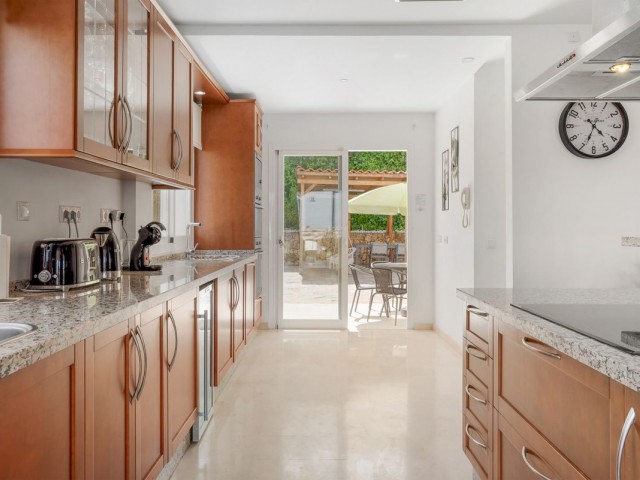 Villa con 5 Dormitorios  en Cerros del Aguila