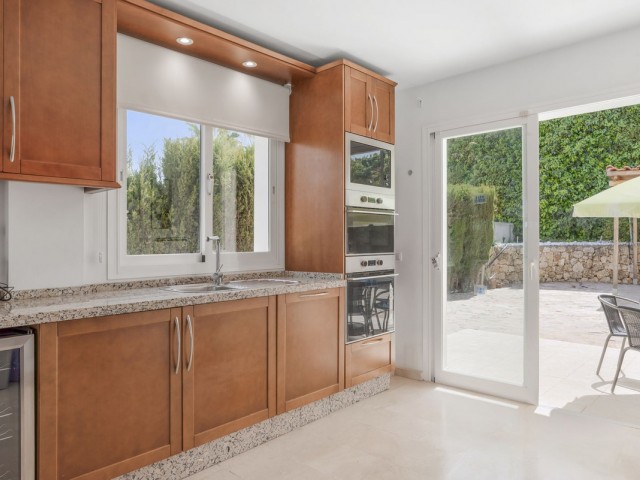 Villa con 5 Dormitorios  en Cerros del Aguila