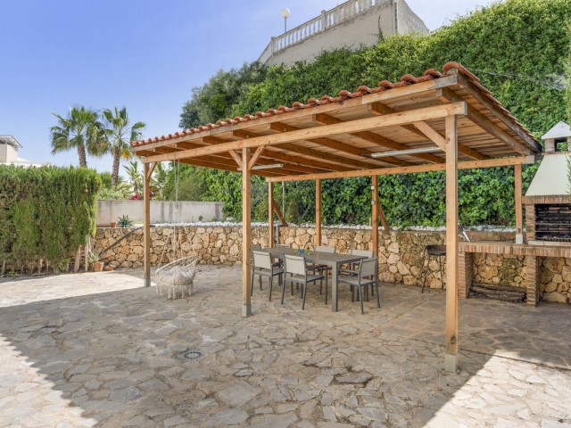 Villa con 5 Dormitorios  en Cerros del Aguila