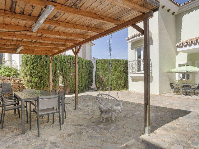Villa con 5 Dormitorios  en Cerros del Aguila