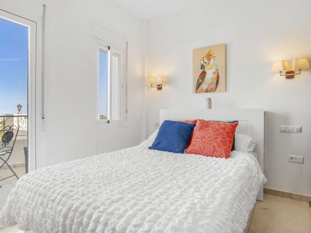 Villa con 5 Dormitorios  en Cerros del Aguila