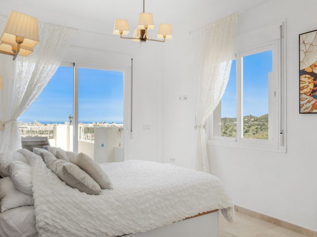 Villa con 5 Dormitorios  en Cerros del Aguila