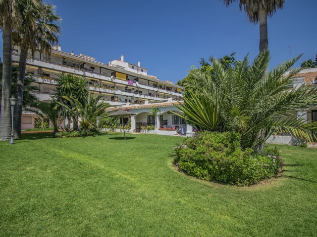 Penthouse, The Golden Mile, R5367196