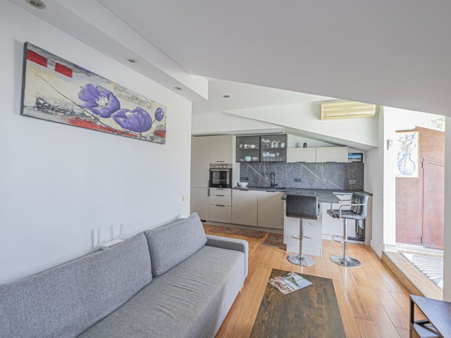 Penthouse, The Golden Mile, R5367196