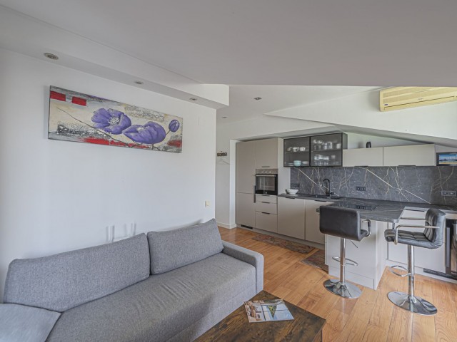 Penthouse, The Golden Mile, R5367196