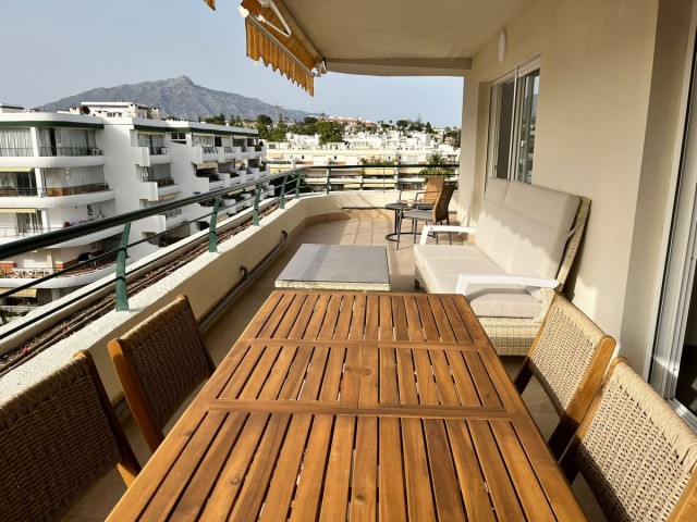 Apartamento con 3 Dormitorios  en Guadalmina Alta
