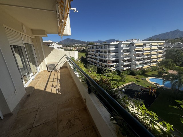 Apartamento con 3 Dormitorios  en Guadalmina Alta