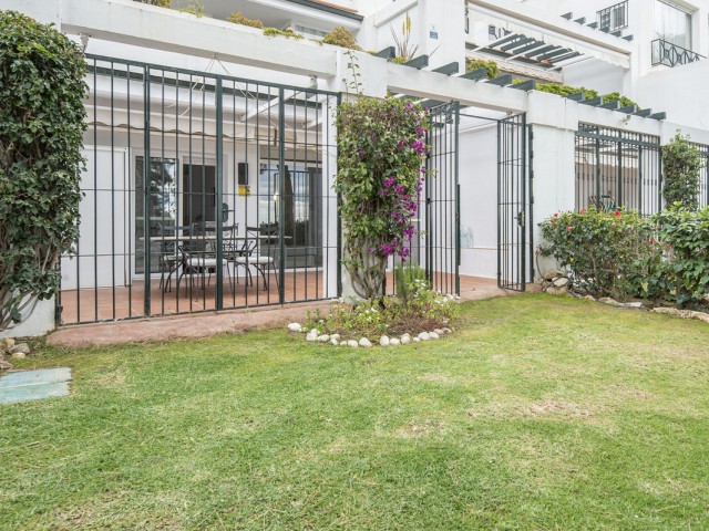 2 Bedrooms Apartment in Benahavís