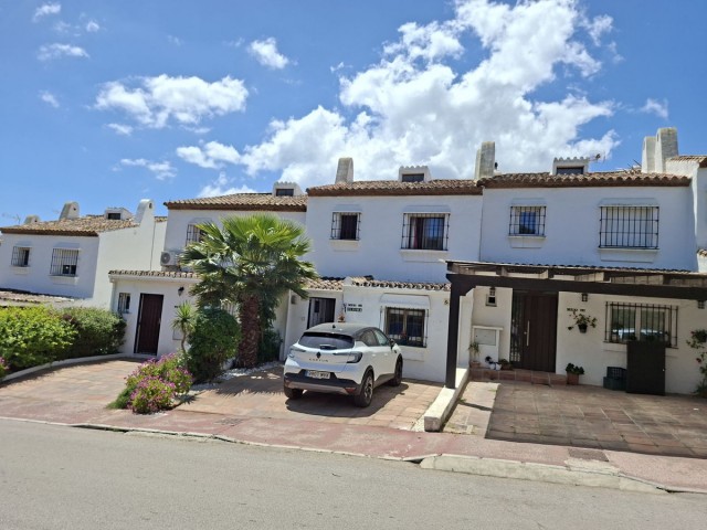 Townhouse, La Duquesa, R5374822