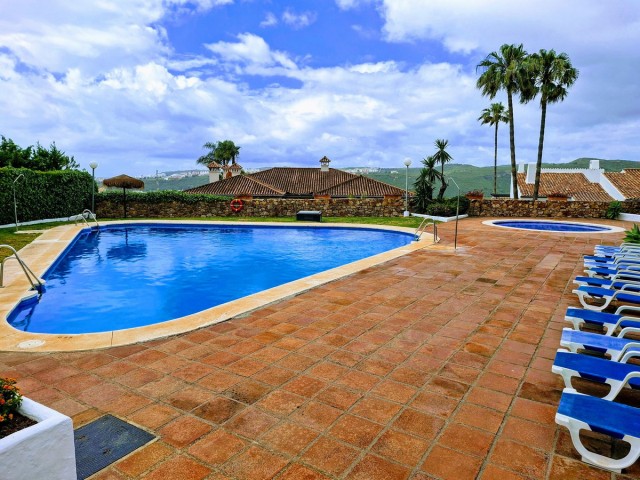 Townhouse, La Duquesa, R5374822