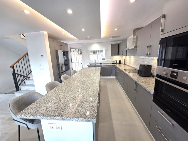 Villa, Artola, R5378788