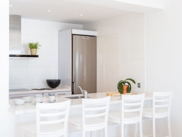 Apartamento con 3 Dormitorios  en Carvajal