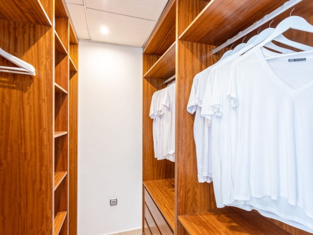 Apartamento con 3 Dormitorios  en Carvajal