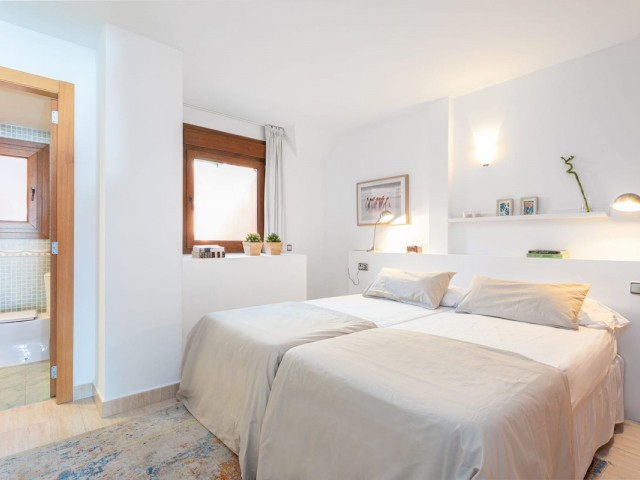 Apartamento con 3 Dormitorios  en Carvajal