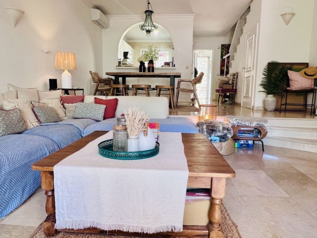 3 Bedrooms Townhouse in El Paraiso