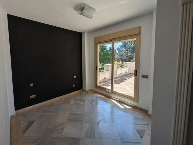 Apartamento, Aloha, R5388007