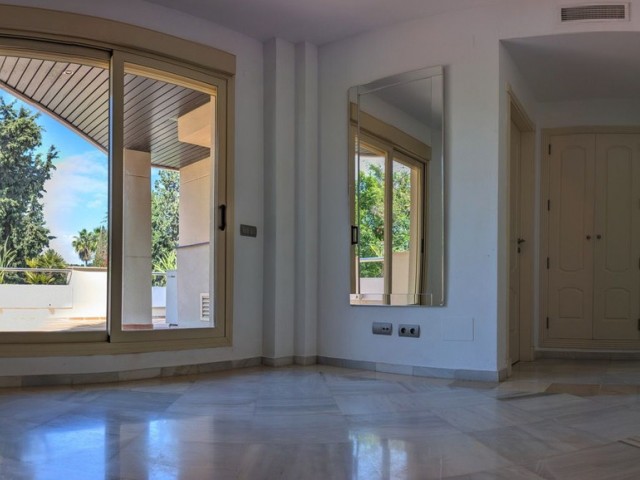 Apartamento, Aloha, R5388007