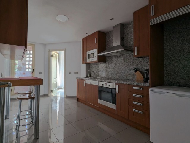 Apartamento con 2 Dormitorios  en Aloha
