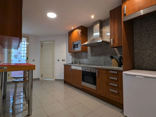 Apartamento con 2 Dormitorios  en Aloha