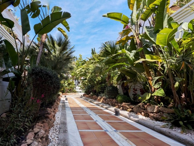 Apartamento con 2 Dormitorios  en Aloha