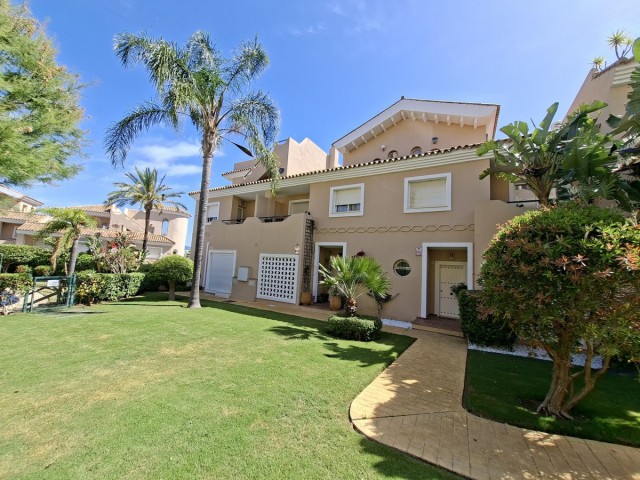 Townhouse, La Duquesa, R5388025