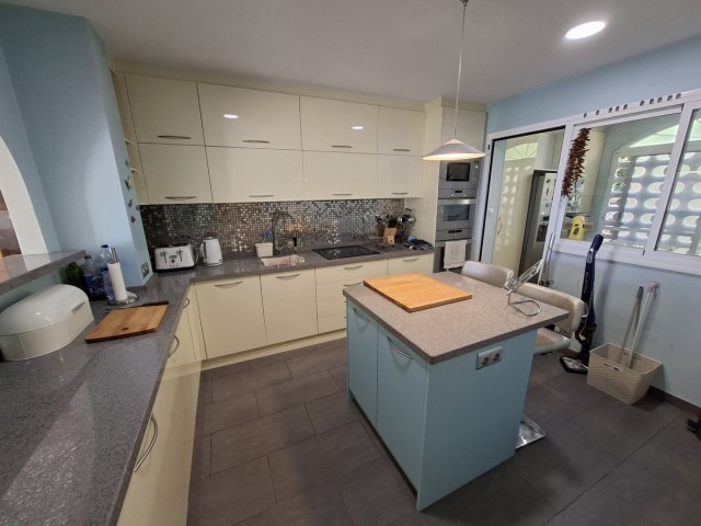 Townhouse, La Duquesa, R5388025