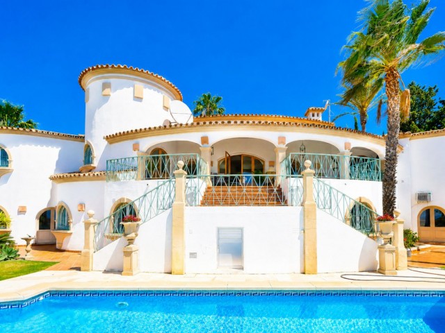 Villa con 6 Dormitorios  en Hacienda Las Chapas