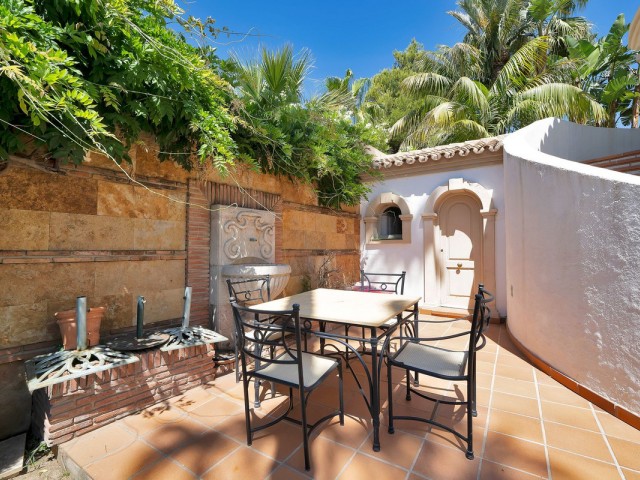Villa con 6 Dormitorios  en Hacienda Las Chapas
