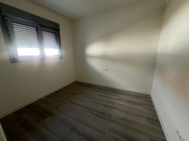 Apartamento con 3 Dormitorios  en Valle Romano