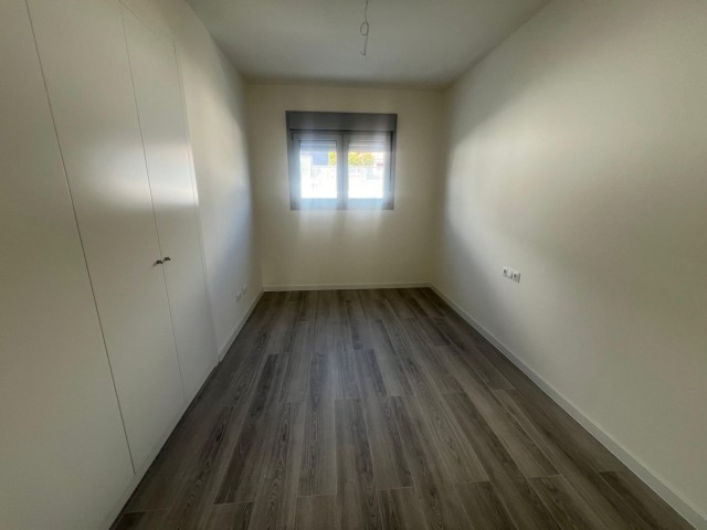 Apartamento con 3 Dormitorios  en Valle Romano