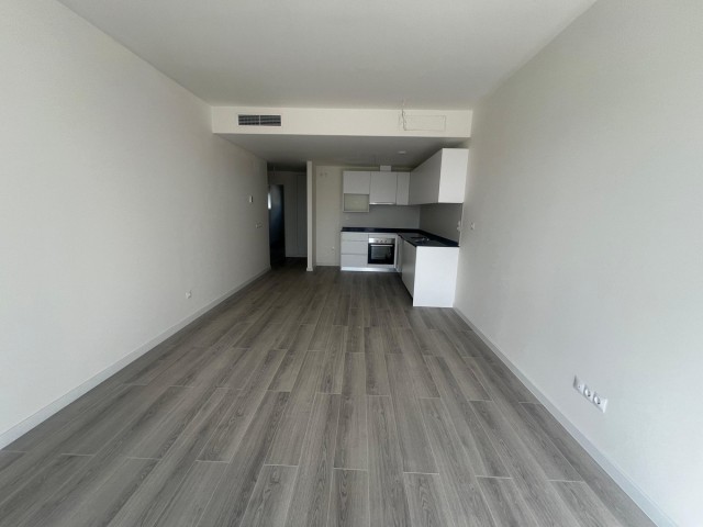 Apartamento con 3 Dormitorios  en Valle Romano