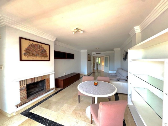 Apartamento con 2 Dormitorios  en Río Real