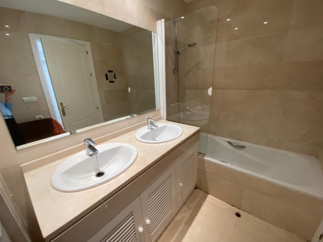 Apartamento con 3 Dormitorios  en Los Arqueros