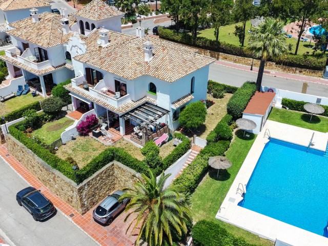 Townhouse, La Duquesa, R5393464