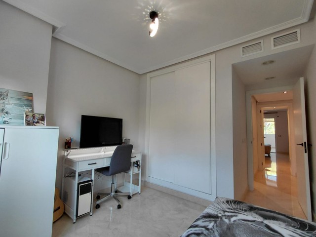 Apartamento con 2 Dormitorios  en Nagüeles